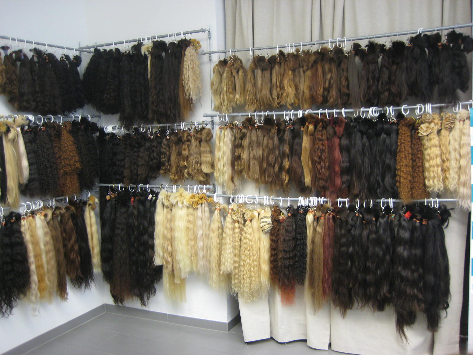 Hochwertige Extensions aus 100% Echthaar – ExtremeHair.ch