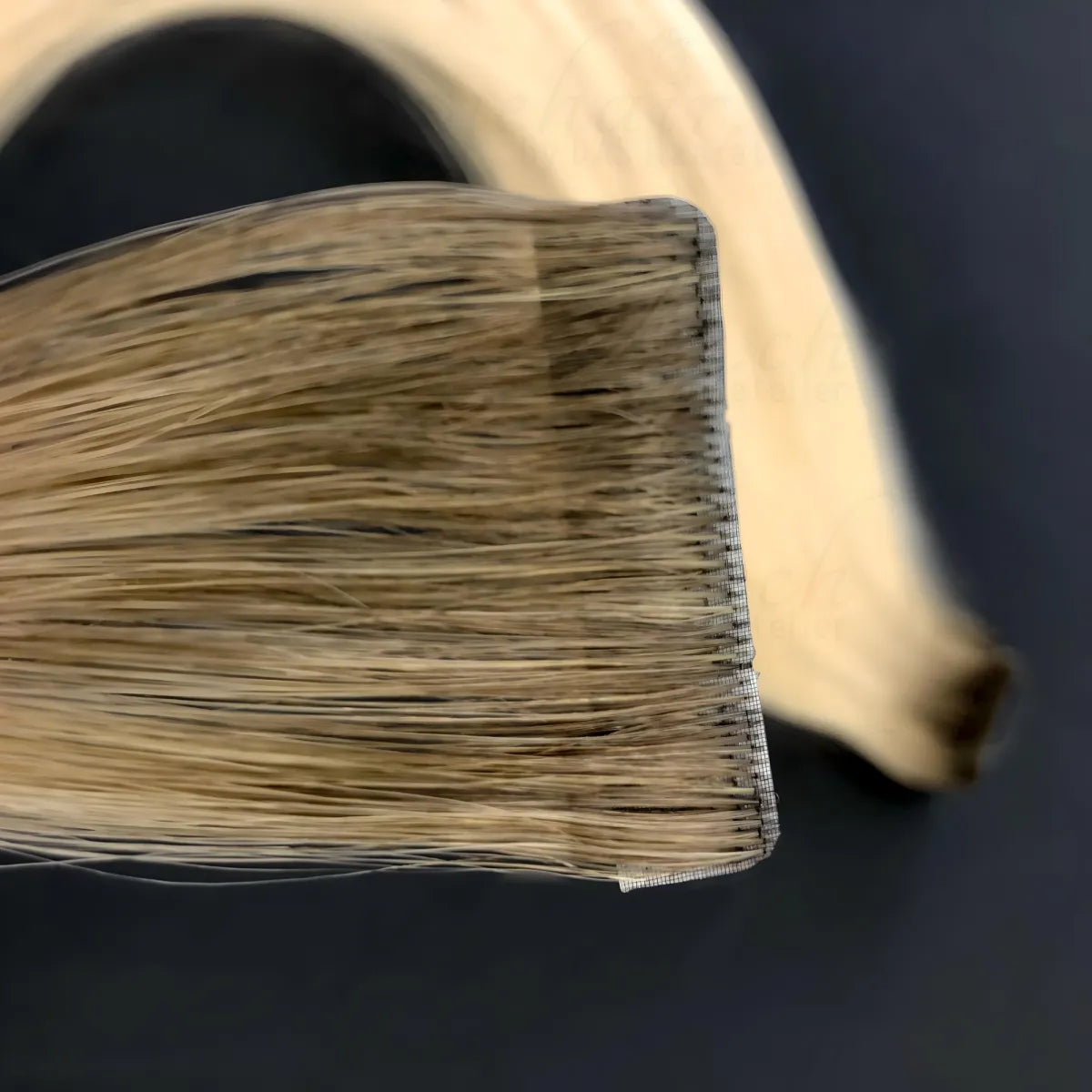 Extensions de ruban adhésif invisibles 45 cm, 10 pièces. - Blond clair avec racines foncées