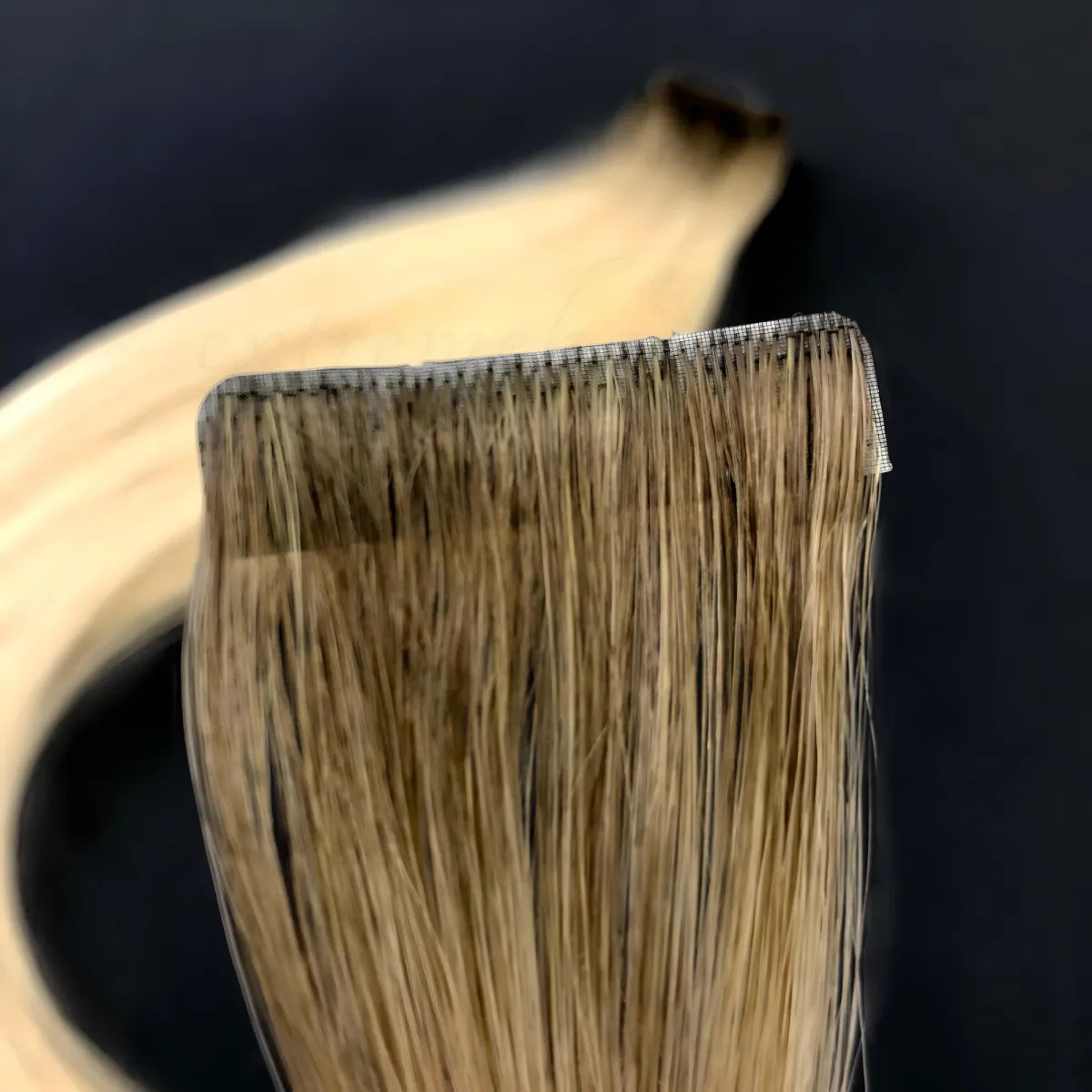 Extensions de ruban adhésif invisibles 45 cm, 10 pièces. - Blond clair avec racines foncées
