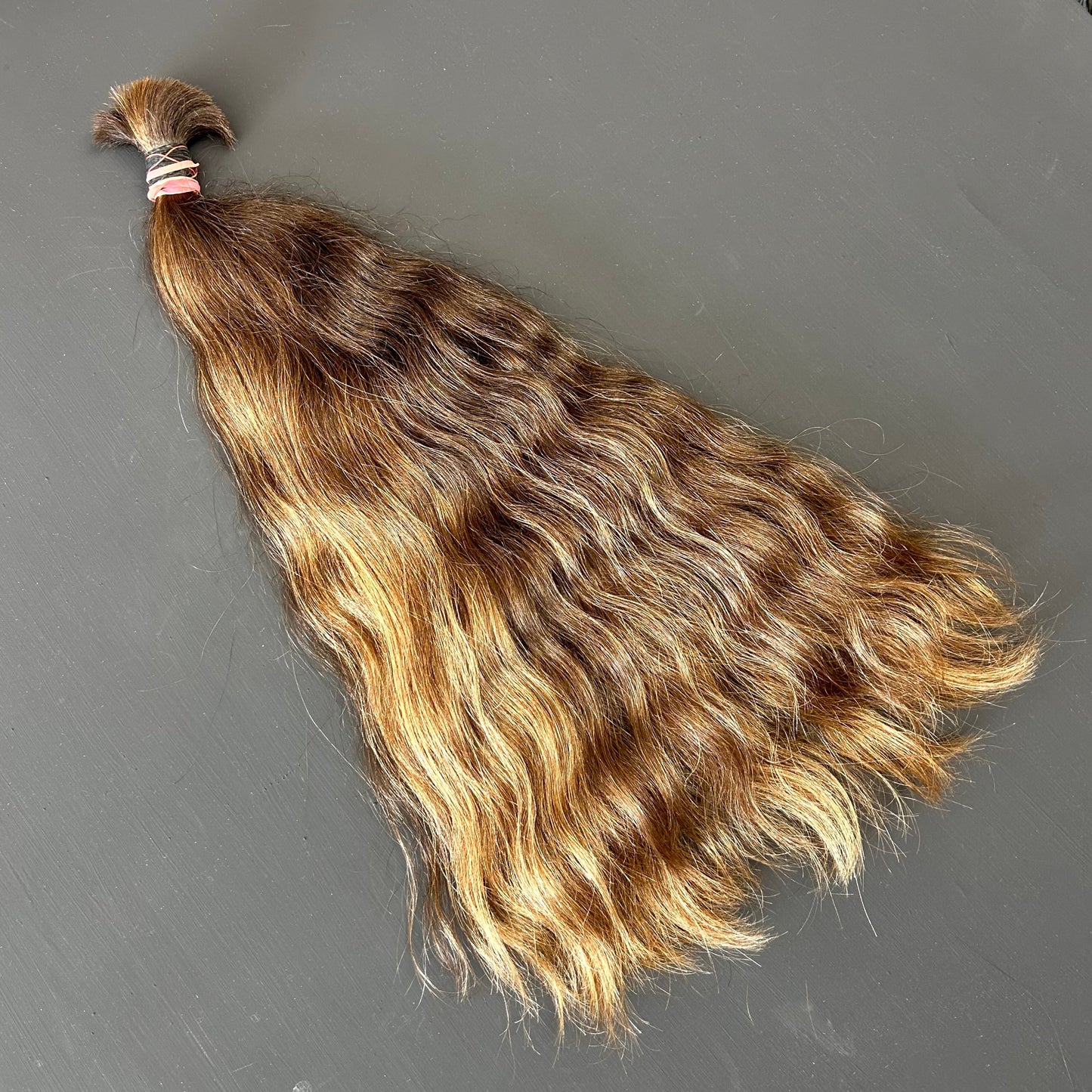 Europäischer Rohhaarzopf 225 g, 65 cm, dunkelblond mit Highlights – Detailansicht