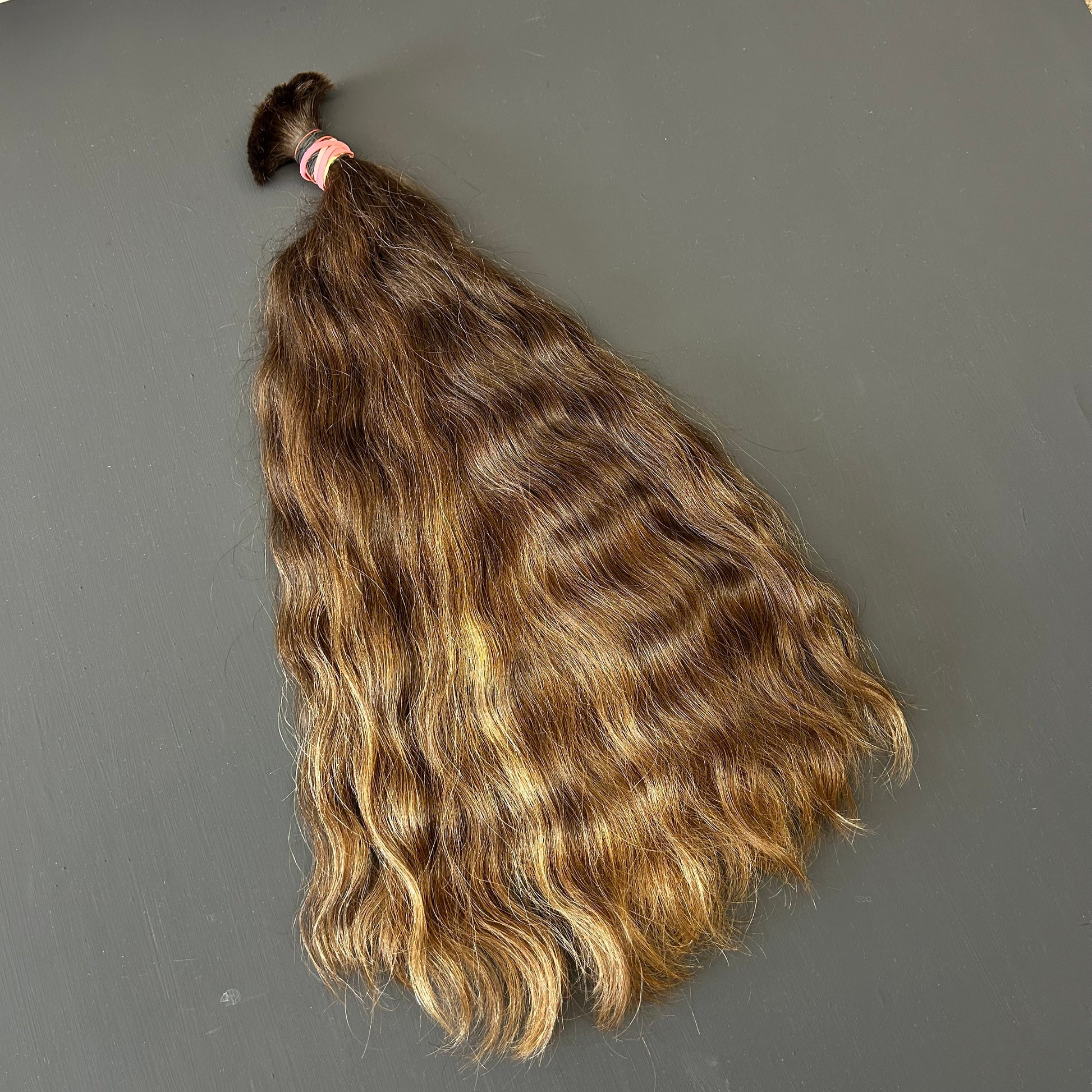 Europäischer Rohhaarzopf, 225 g, 65 cm, dunkelblond mit Highlights