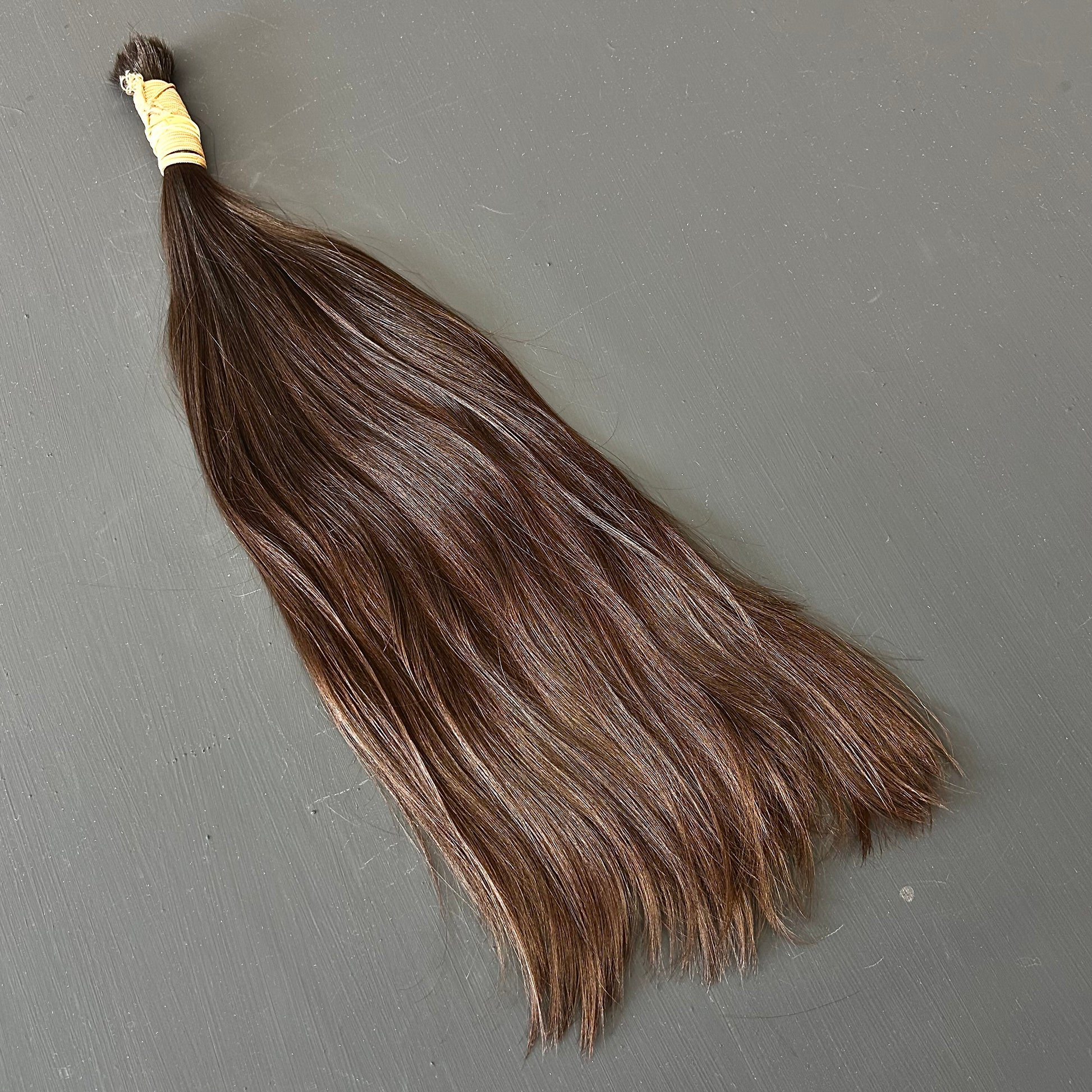 Osteuropäischer Rohhaarzopf, 110 g, 50 cm, mittelbraun